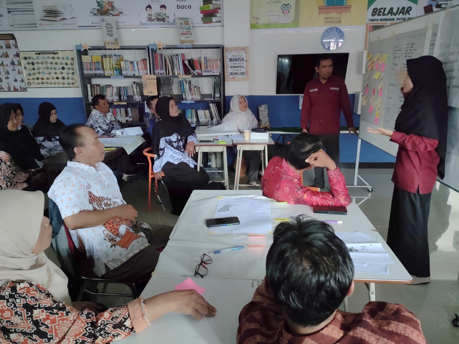 Read more about the article Zainal Abidin, The Teacher who Sails the Kapuas River to Teach His Students